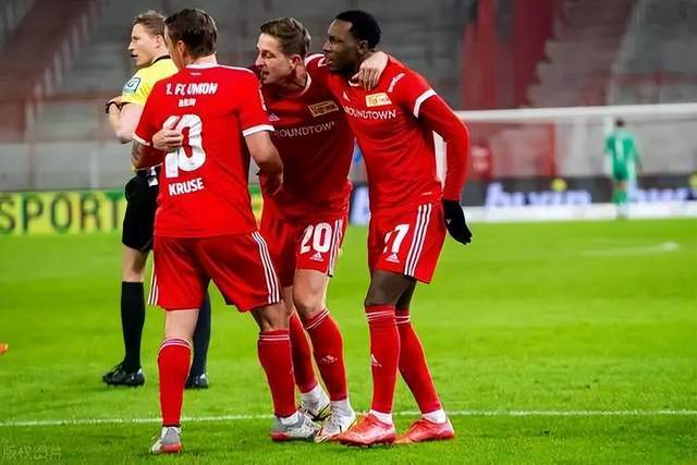 排超男排A级上海挫山东领跑 天津3-1北汽升至第3