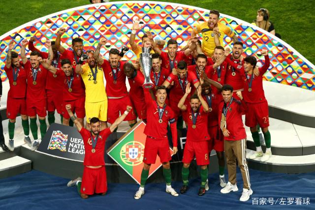 梅西社交媒体晒图 球场边悠闲喝茶发型梦回2018