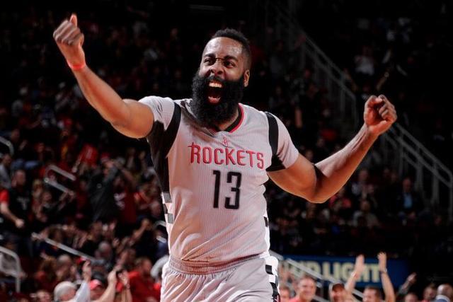 梅西社交媒体晒图 球场边悠闲喝茶发型梦回2018